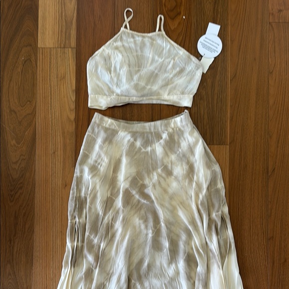 Aakaa Cream Tie-Dye Skirt Set - Picture 4 of 14